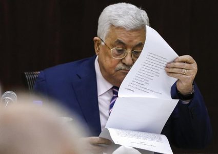 الرئيس عباس يحيل عددًا من القضاة للتقاعد المبكر