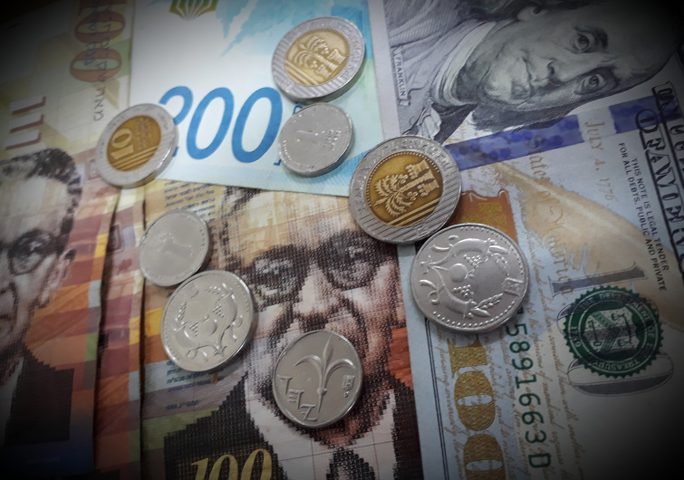 أسعار صرف العملات اليوم الإثنين