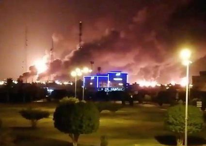 التايمز: ضرب منشآت نفط يزيد عدم استقرار المنطقة