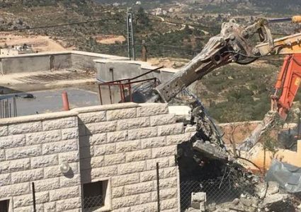 الهدم يطال منزلا وغرفتين زراعيتين في الولجة