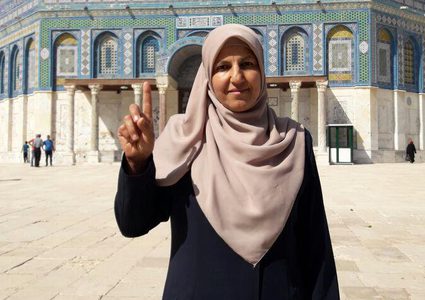 الاحتلال يحكم مقدسية مريضة بالعمل ١٨٠ ساعة