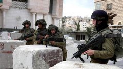 الاحتلال يغلق المدخل الجنوبي لبلدة الخضر