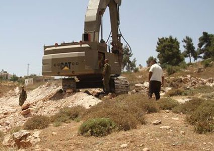 الاحتلال يعتدي على أراضي قرية حجة في قلقيلية