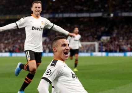 فالنسيا يسحق تشيلسي في ستامفورد بريدج