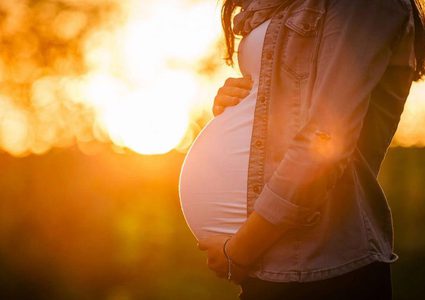 دراسة: الهواء الملوث يصل إلى المشيمة التي تحمي جنين المرأة الحامل