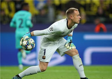 تير شتيجن سعيد بإنقاذ برشلونة من الخسارة