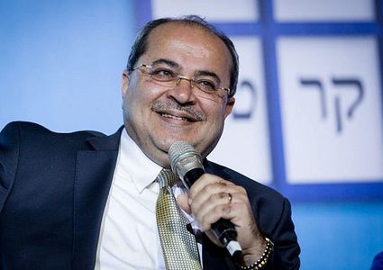 الطيبي: اتصالات تجري بين القائمة المشتركة وأزرق أبيض