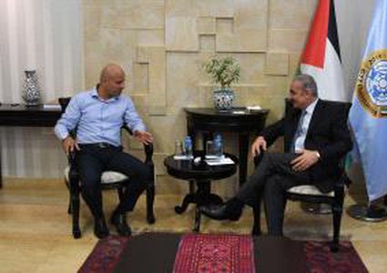 اشتية يلتقي وفدا من حملة "كرامة" ويشيد بجهودهم