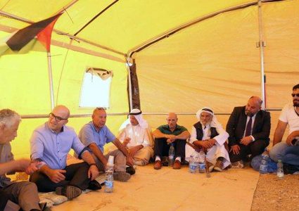 دعوات لإقامة صلاة الجمعة في خيمة الاعتصام ببادية القدس