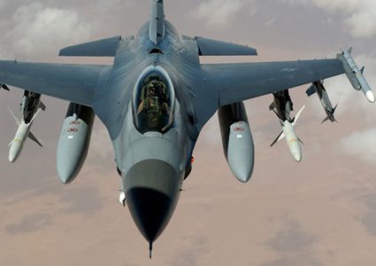 تحطم طائرة إف-16 في بلدة بلوفينر في بريتاني الفرنسية