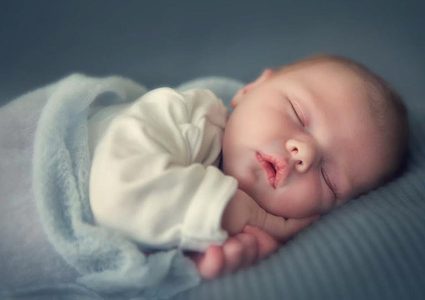 العلم يكشف الاختلاف الحقيقي بين مواليد "القيصرية" و"الطبيعية"