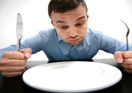 لا تتخذ أي قرار قبل تناول الطعام لهذه الأسباب