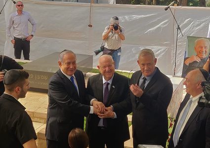 غانتس يبدي اهتمامه بتشكيل حكومة وحدة ولكن بقيادته