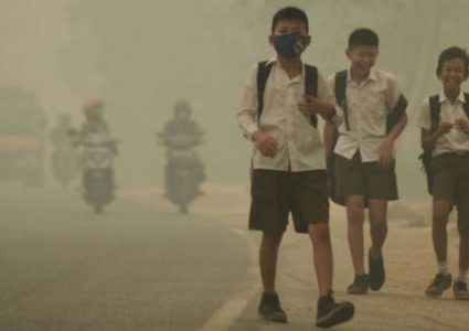 "الضباب" يغلق آلاف المدارس في ماليزيا وإندونيسيا