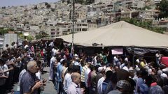المواطنون يؤدون صلاة الجمعة في خيمة الاعتصام ببادية القدس