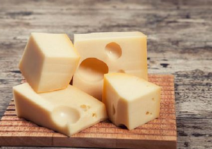 دراسة جديدة تكشف فائدة غير متوقعة للجبنة!