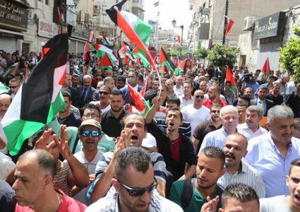 وقفة تضامنية مع الأسيرين المضربين عن الطعام خلوف وقعدان