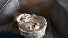 خبز الصاج رغم قدمه في التراث الفلسطيني، إلا أن الفلسطينيين ما زالوا يفضلونه