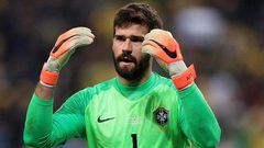 حارس مرمى ليفربول البرازيلي أليسون بيكر يتوج أفضل حارس في العالم