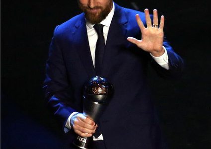 ميسي يتوج أفضل لاعب في العالم للمرة الخامسة في تاريخه