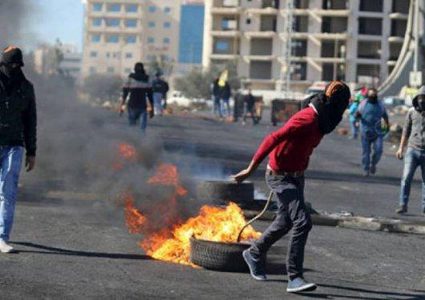 إصابات خلال مواجهات مع الاحتلال على المدخل الشمالي للبيرة