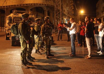 الاحتلال يقتحم قرية دير نظام ويعتدي على المواطنين