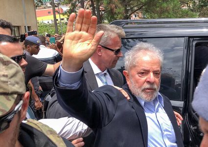 الرئيس البرازيلي السابق يطلب العودة للسجن بدلاً من الحبس المنزلي