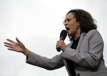 المرشح الرئاسي الديمقراطي هاريس: يجب عزل ترامب