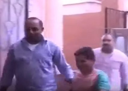 طفل مصري يجتمع بأسرته بعد تحريره من خاطفيه