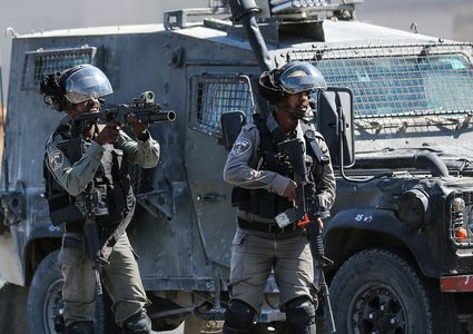 مواجهات بين الشبان وقوات الاحتلال على مدخل البيرة الشمالي.