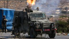 مواجهات بين الشبان وقوات الاحتلال على مدخل البيرة الشمالي.