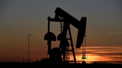 اسعار النفط ترتفع حوالي 1%
