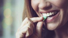 تعرفوا على الفائدة المذهلة لمضغ العلكة بعد كل وجبة