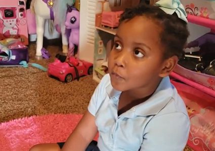 الشرطة الأمريكية تعتقل طفلة في السادسة من عمرها بصورة "مرعبة"