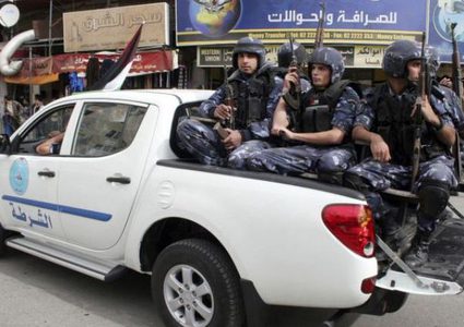 الشرطة تلقي القبض على مشتبه به بإطلاق النار على سيارة مواطن