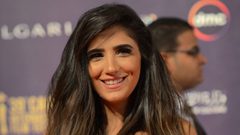 باريس هيلتون تشيد بإطلالة مي عمر في مهرجان الجونة