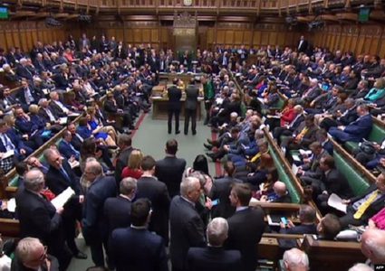 البرلمان البريطاني يعود للانعقاد بعد الحكم التاريخي الاربعاء