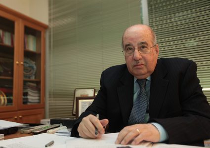 الزعنون يطلع مسؤول سوري على تطورات القضية الفلسطينية