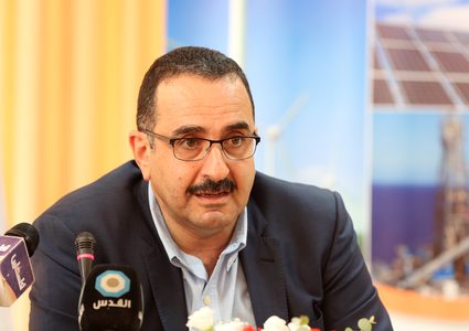 ملحم يبحث مشكلة الكهرباء مع محافظ طولكرم عصام أبو بكر