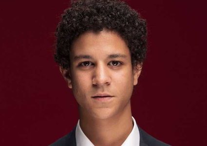 الفنان الشاب أحمد داش يتعرض للسخرية بسبب ملابسه