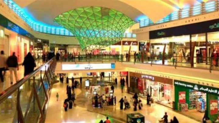 فيديو يوثق شجار عنيف في السعودية