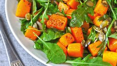 سلطة الجرجير بالقرع المشوي