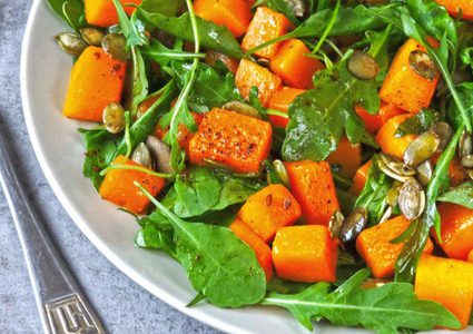 سلطة الجرجير بالقرع المشوي