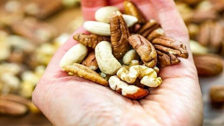 المكسرات تقضي على السمنة