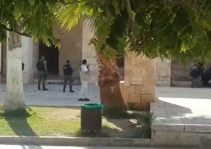 القدس: الاحتلال يطلق النار على شاب