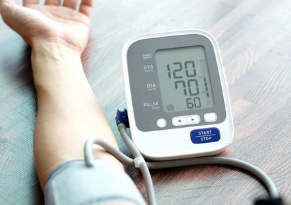 أبرز الأطعمة والمشروبات التي تساهم في تنظيم نسبة ضغط الدم