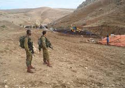 قوات الاحتلال تحتجز عمالاً بالأغوار الشمالية