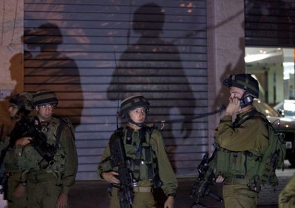 الاحتلال يقتحم البيرة وكوبر ومواجهات في بيرزيت وأبو شخيدم