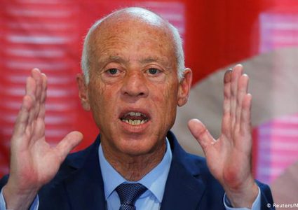 قيس سعيد يؤكد عدم ارتياحه لسجن منافسه بالانتخابات التونسية