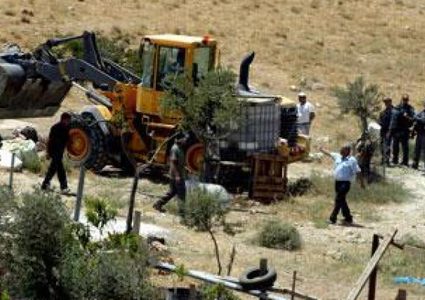 قوات الاحتلال تستولي على جرار زراعي بالاغوار الشمالية